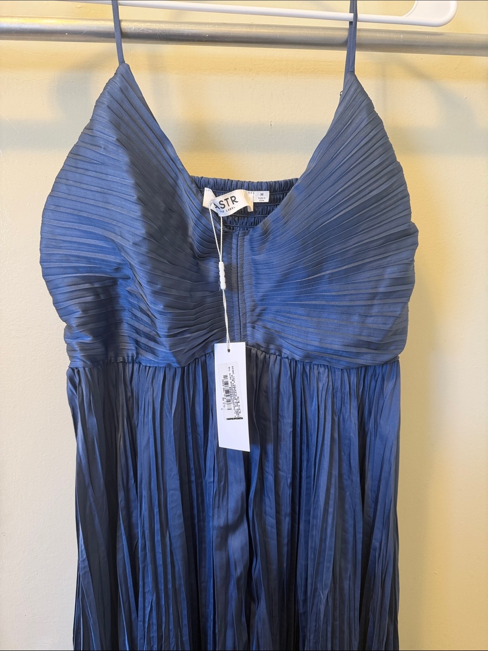 Astr Maeve Spaghetti-Strap Pleated Midi Dress - Picture 4 of 7